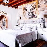 Villa Nautilia - Luxury Suites And Cottages