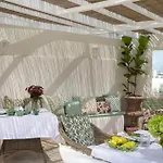 Dorion Hotel