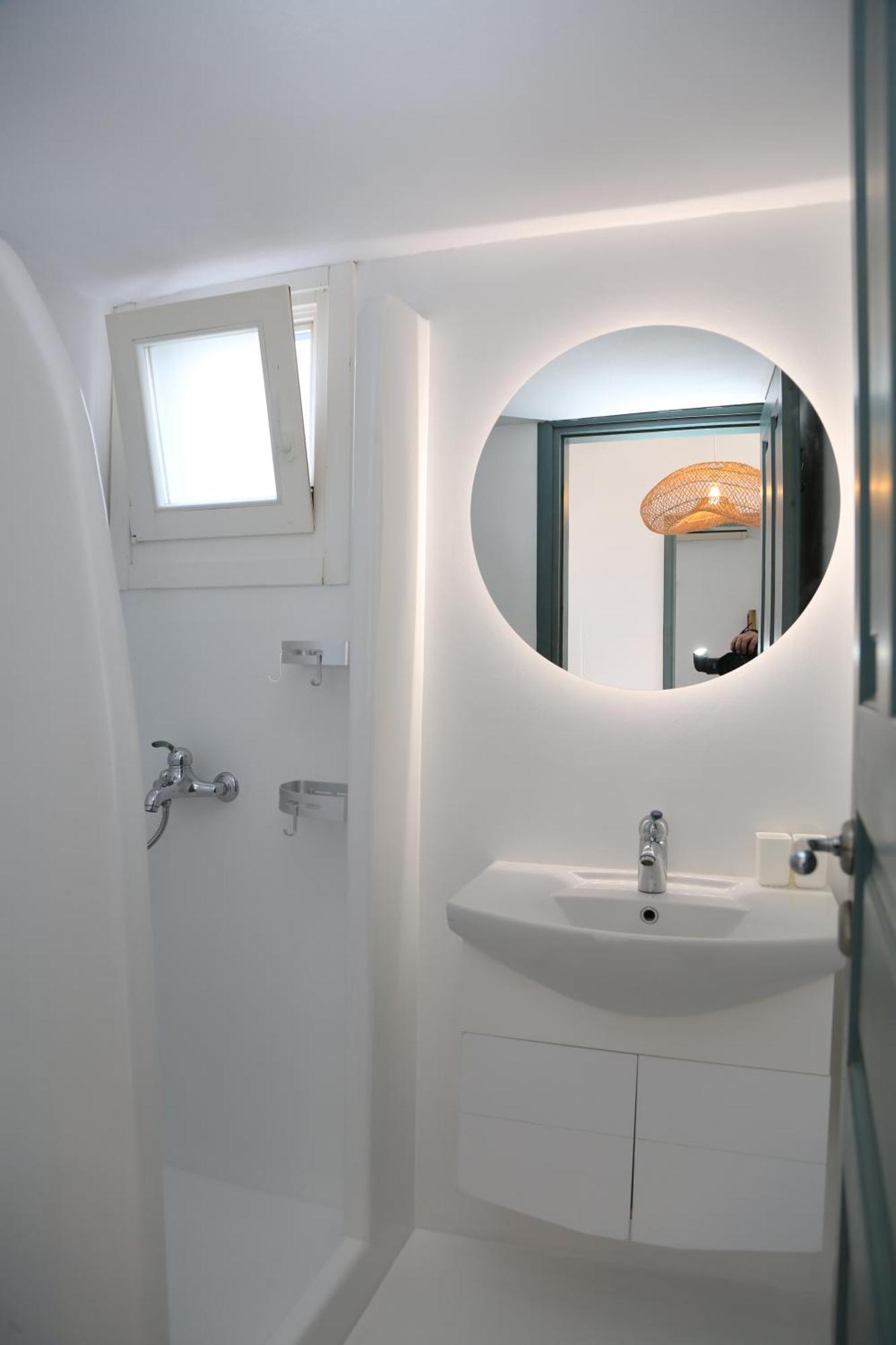 Cycladic With Hot Tub *