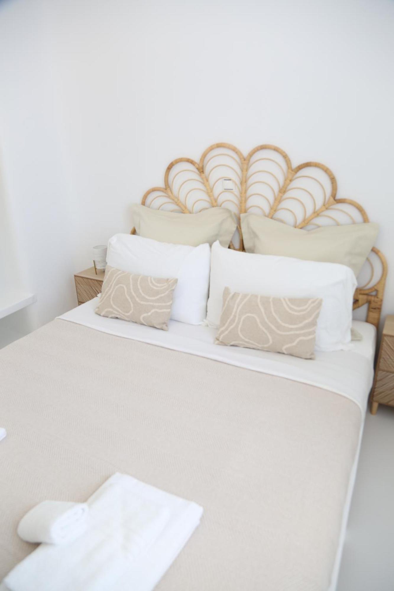 Cycladic With Hot Tub *