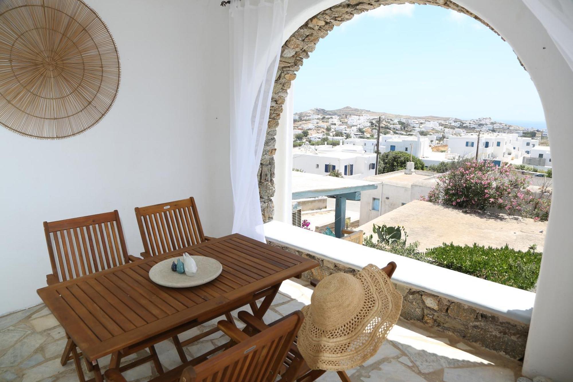 Cycladic With Hot Tub *