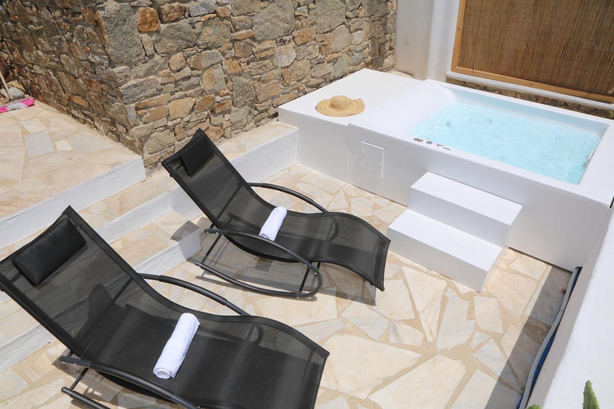 Cycladic With Hot Tub *