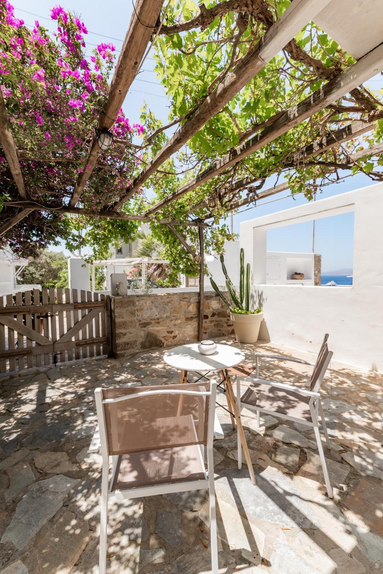 Rania Sea View Aparthotel