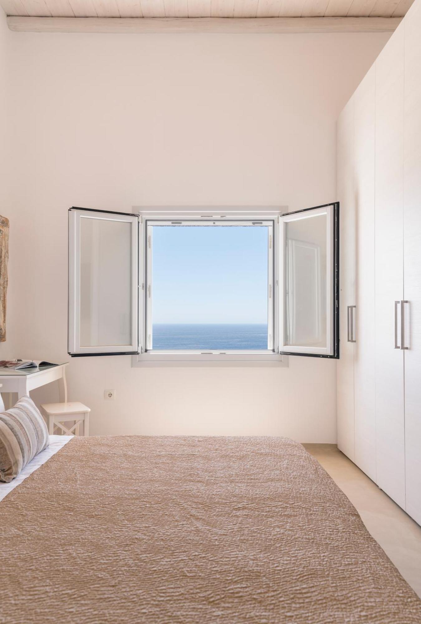 Luxury With Stunning Views Above Kalo Livadi *