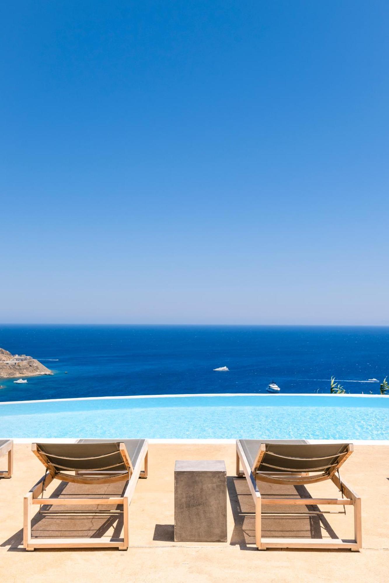 Luxury With Stunning Views Above Kalo Livadi Villa *