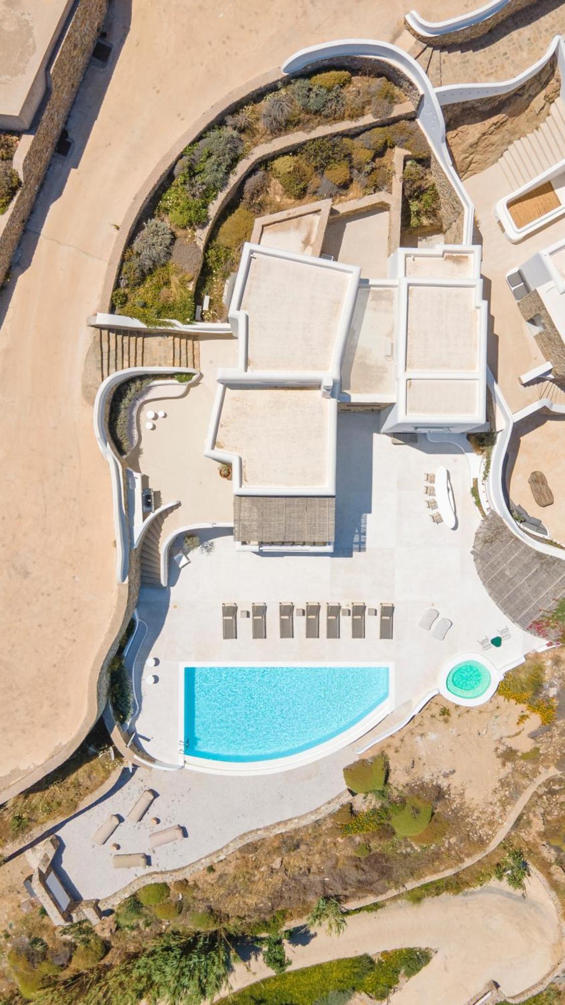 Luxury With Stunning Views Above Kalo Livadi Villa *