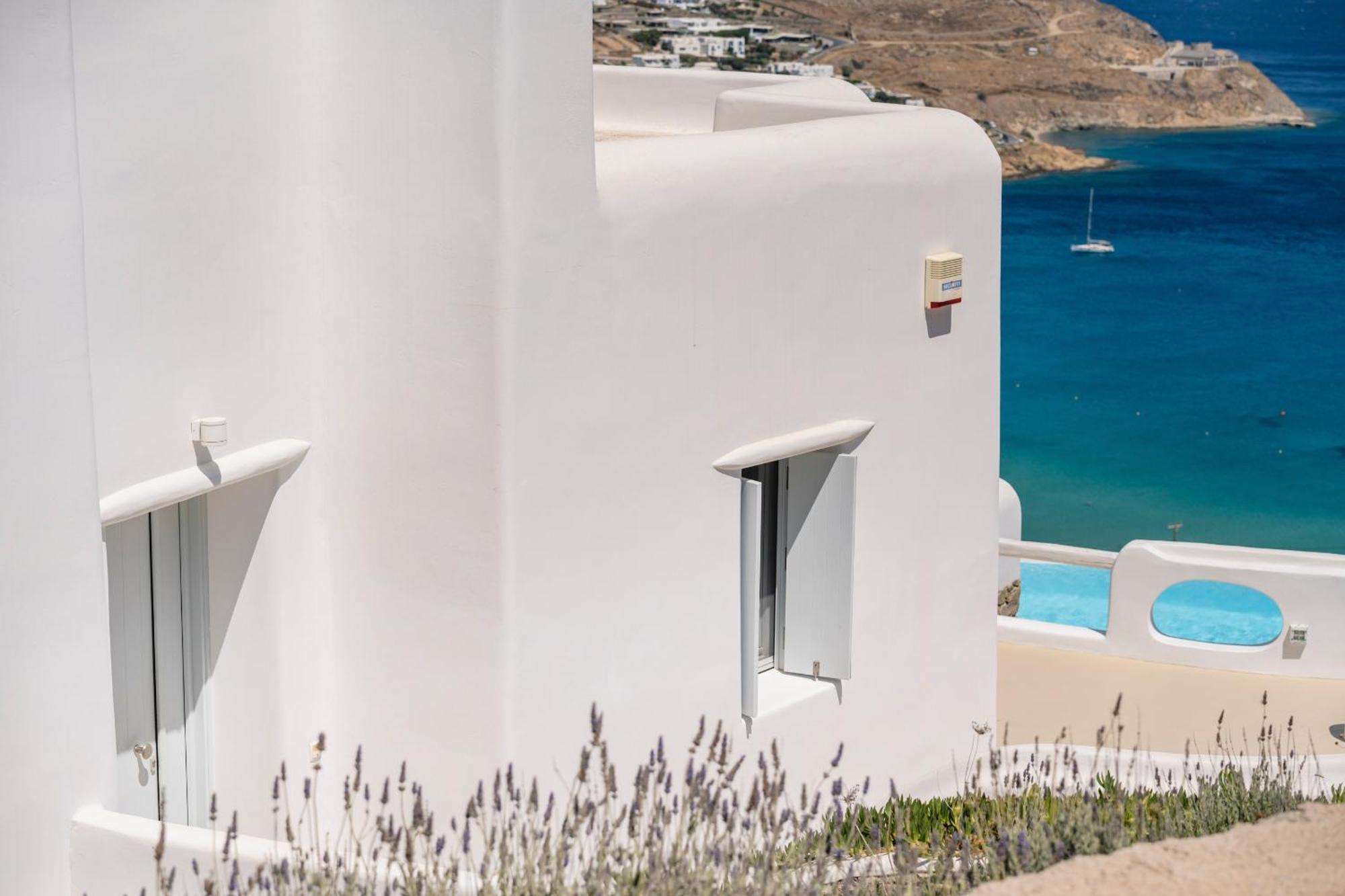 Luxury With Stunning Views Above Kalo Livadi Mykonos Town
