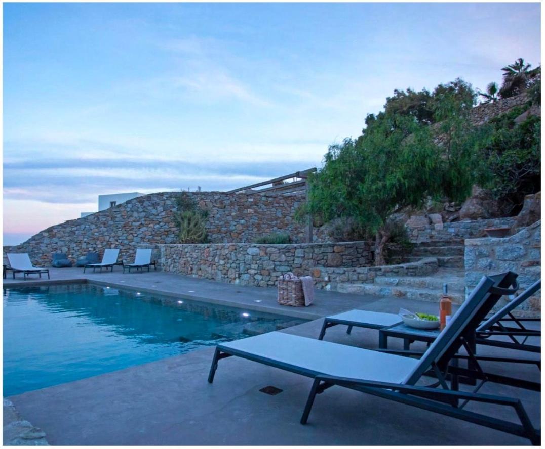 Private Verdigris With Infinity Sea Views *