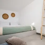 Jonaz Rooms & Suites