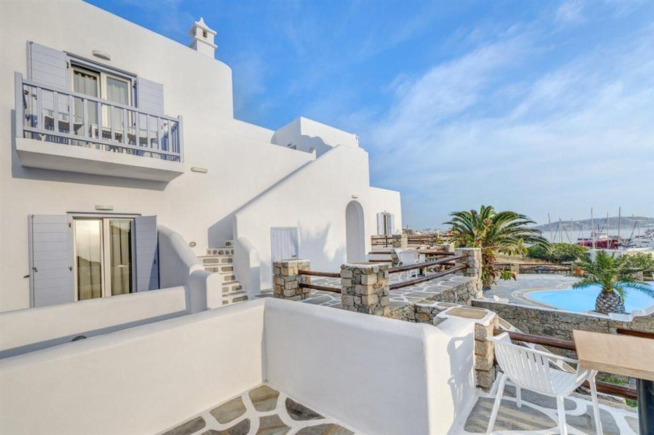 Makis Place Aparthotel