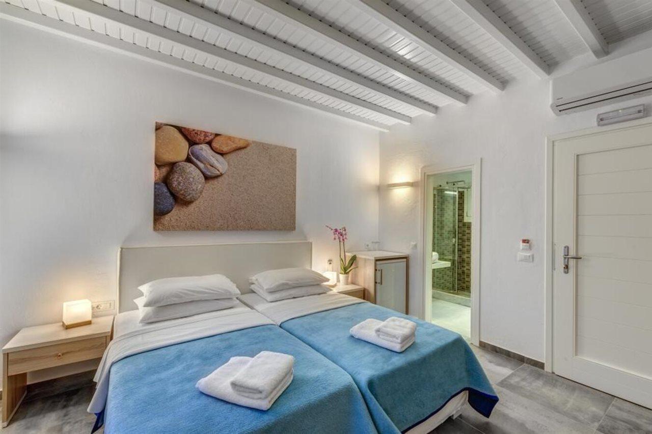 Makis Place Aparthotel 2*