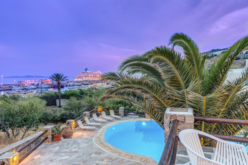 Makis Place Aparthotel Tourlos