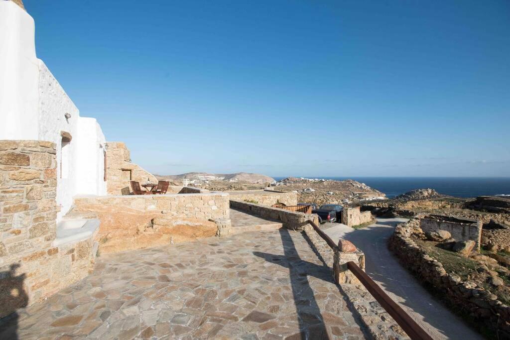 Jakie Mykonos Town
