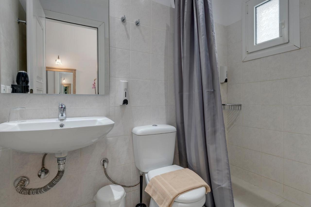 Makis Place Aparthotel Tourlos