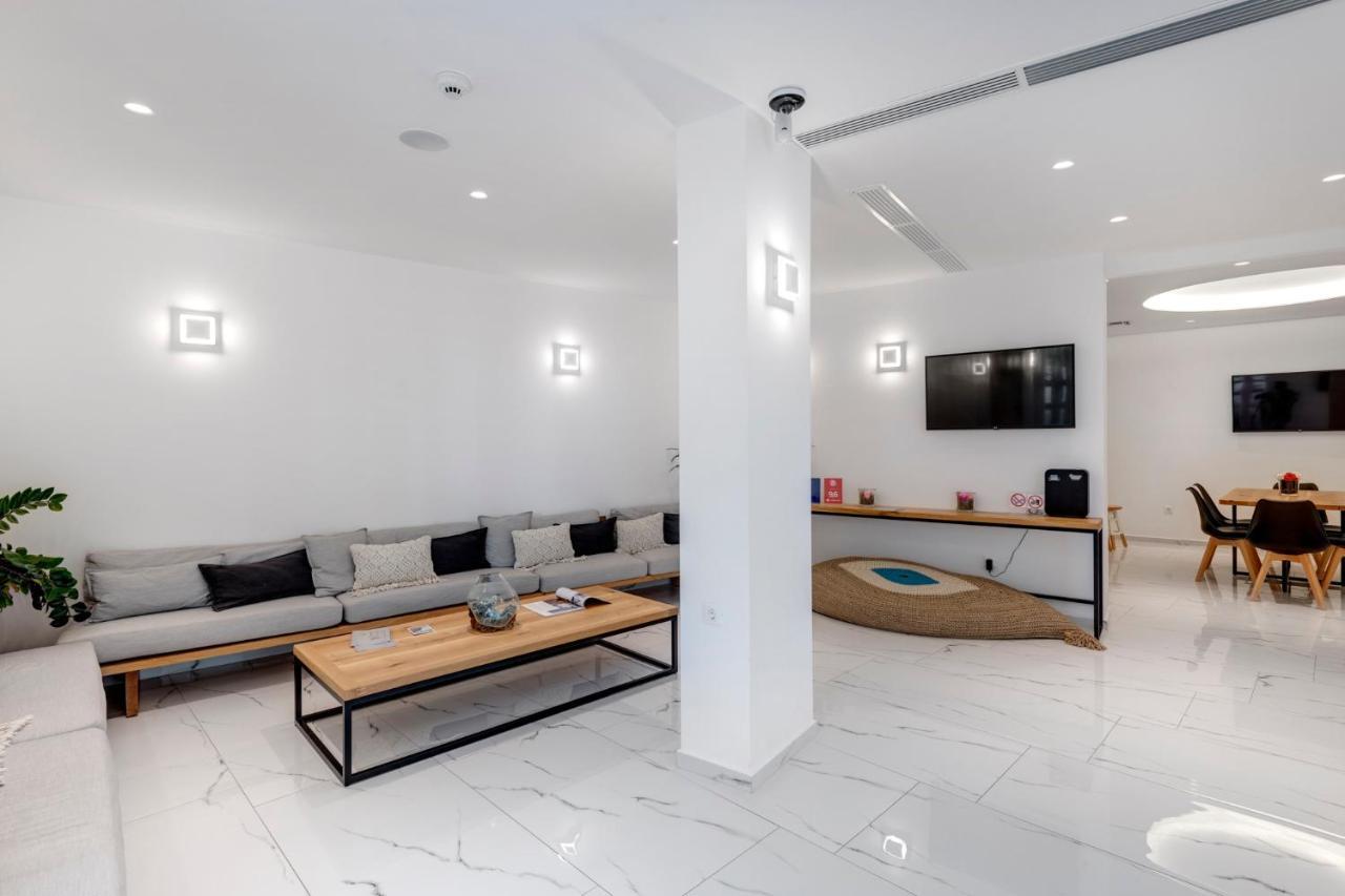Makis Place Aparthotel