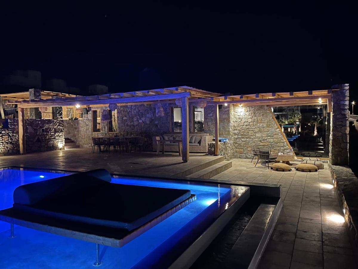 Sapphire Black * Glastros (Mykonos)