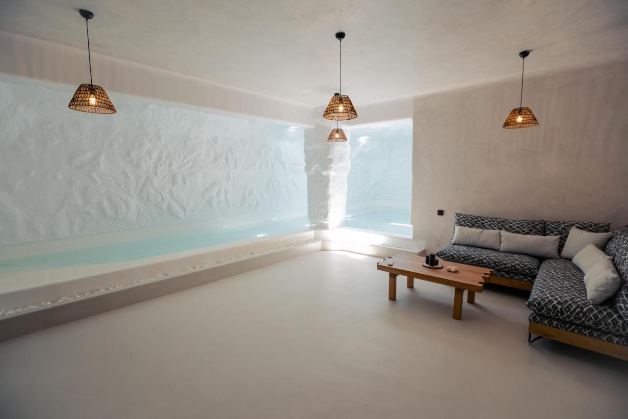 Sapphire Black * Glastros (Mykonos)