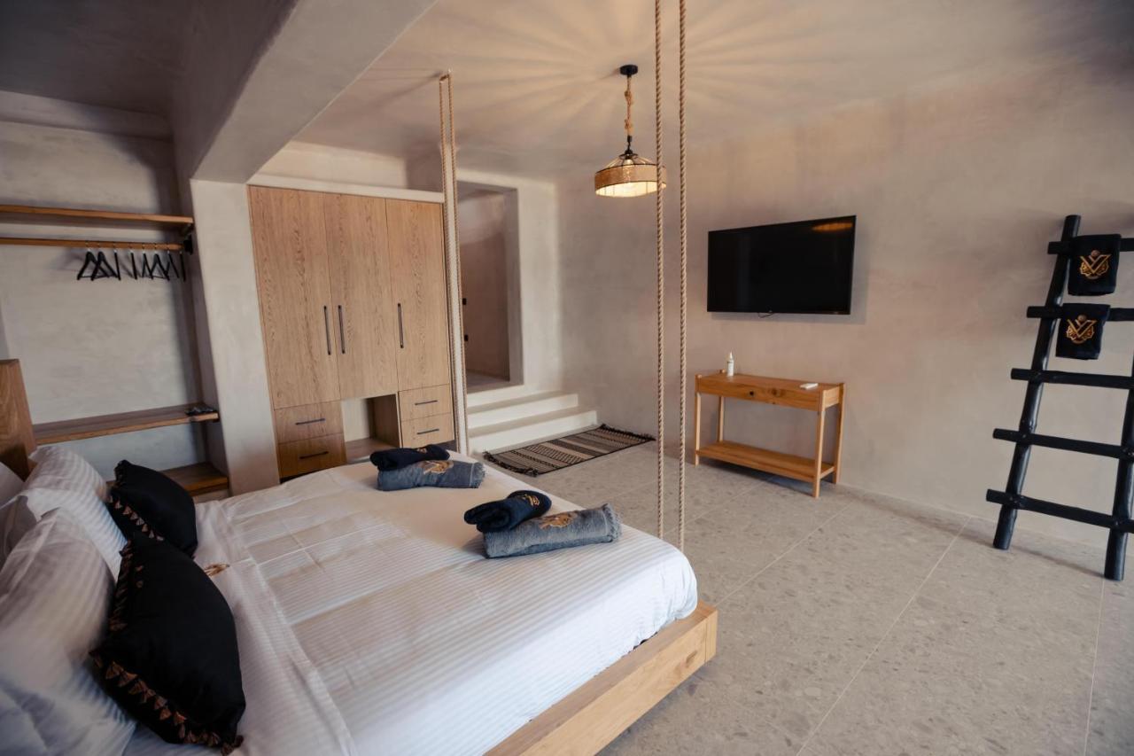 Sapphire Black Villa *