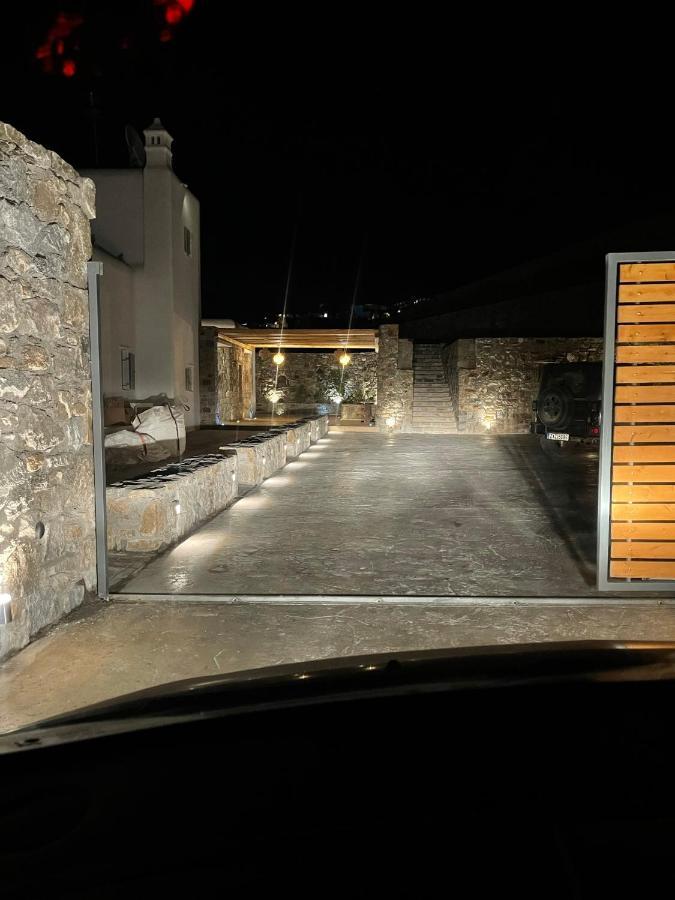 Sapphire Black * Glastros (Mykonos)