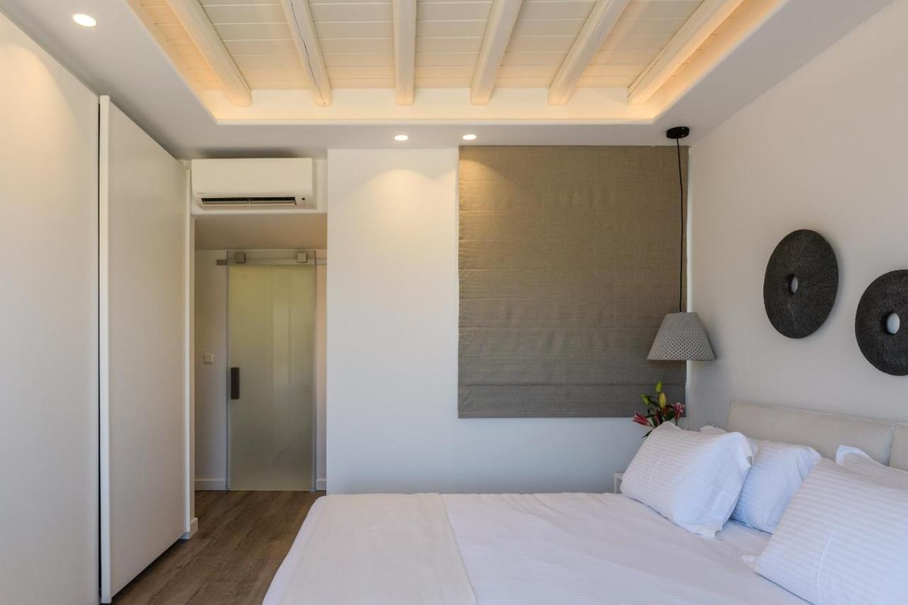 Omega * Elia (Mykonos)