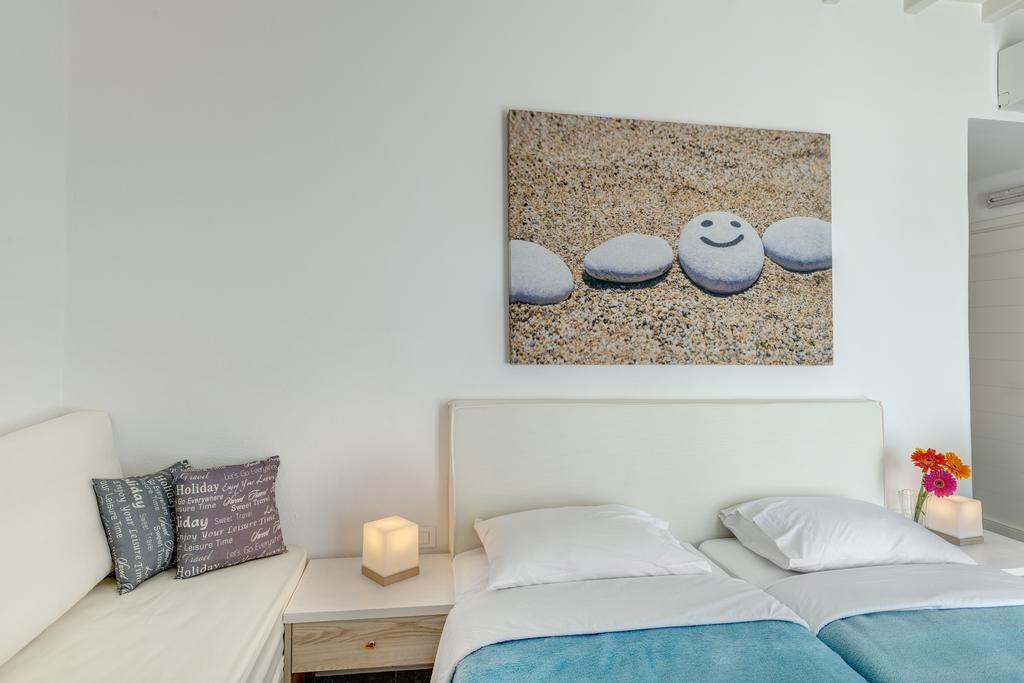 Makis Place Aparthotel 2*