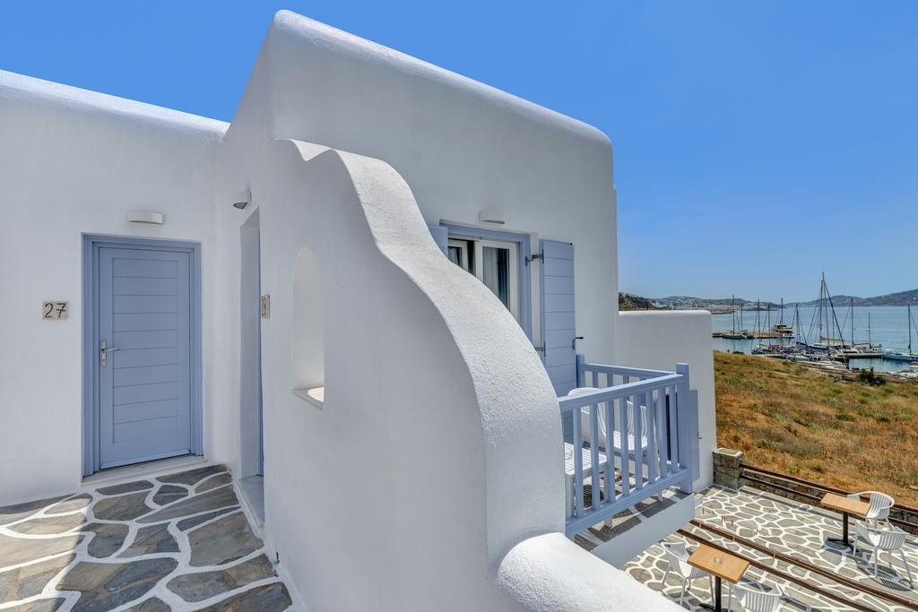 Makis Place Aparthotel 2*