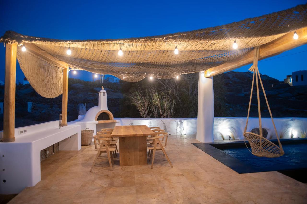Little Amid Super Paradise-jackieo' Mykonos Super Paradise Beach (Mykonos)