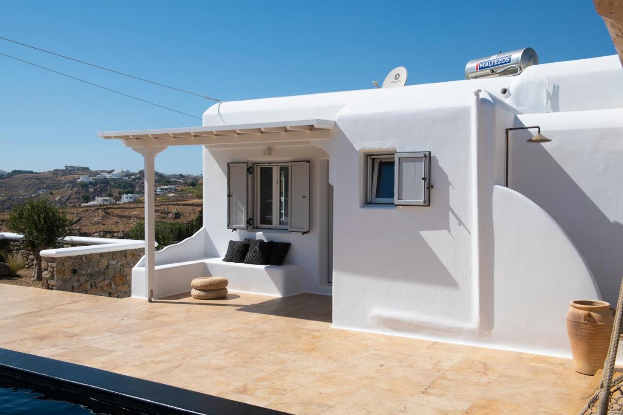 Little Amid Super Paradise-jackieo' Mykonos Super Paradise Beach (Mykonos)