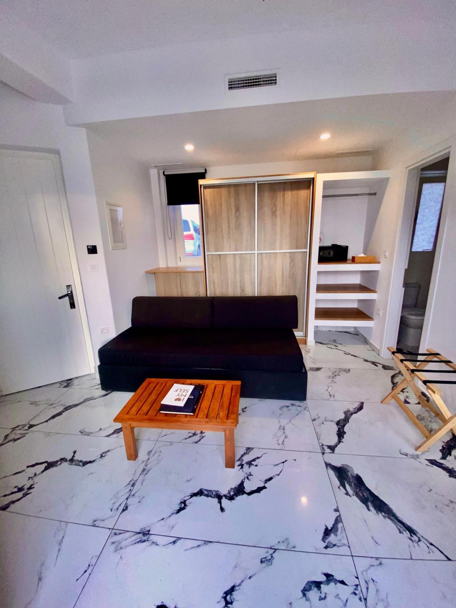 Bianco A Nero Mykonos
