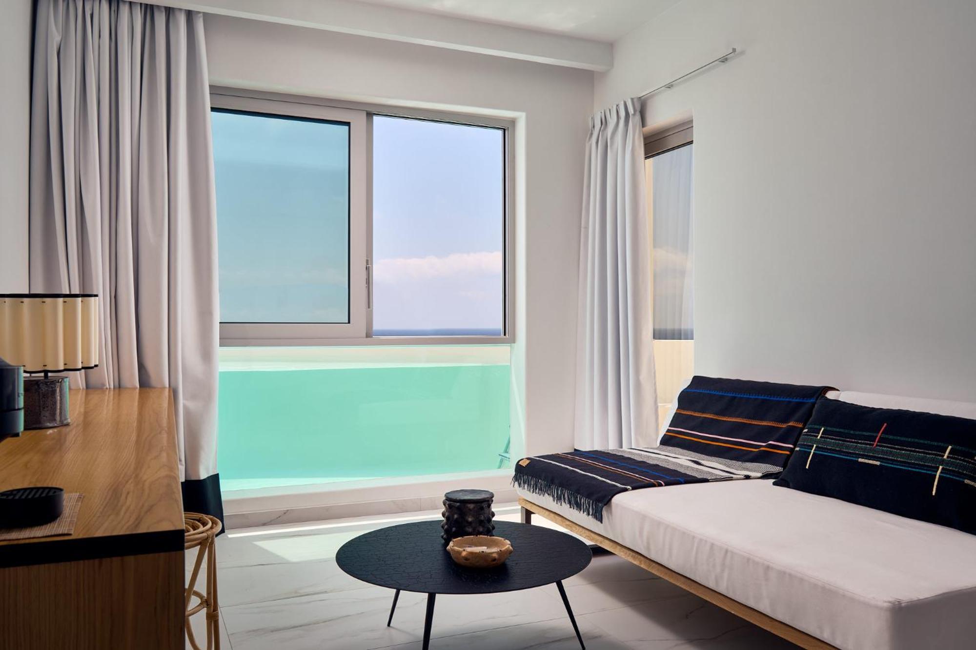 Kouros & Hotel