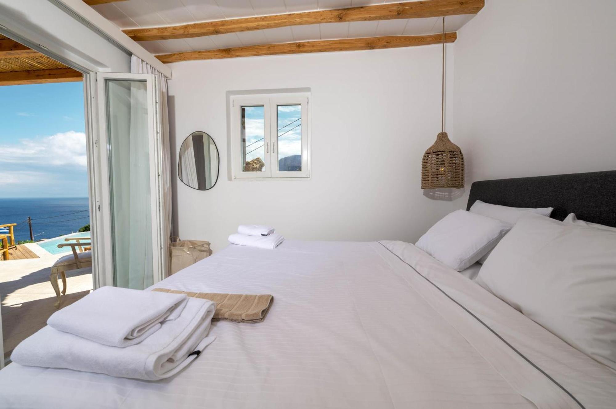 Nomade 4 Bd In Psarou Villa *