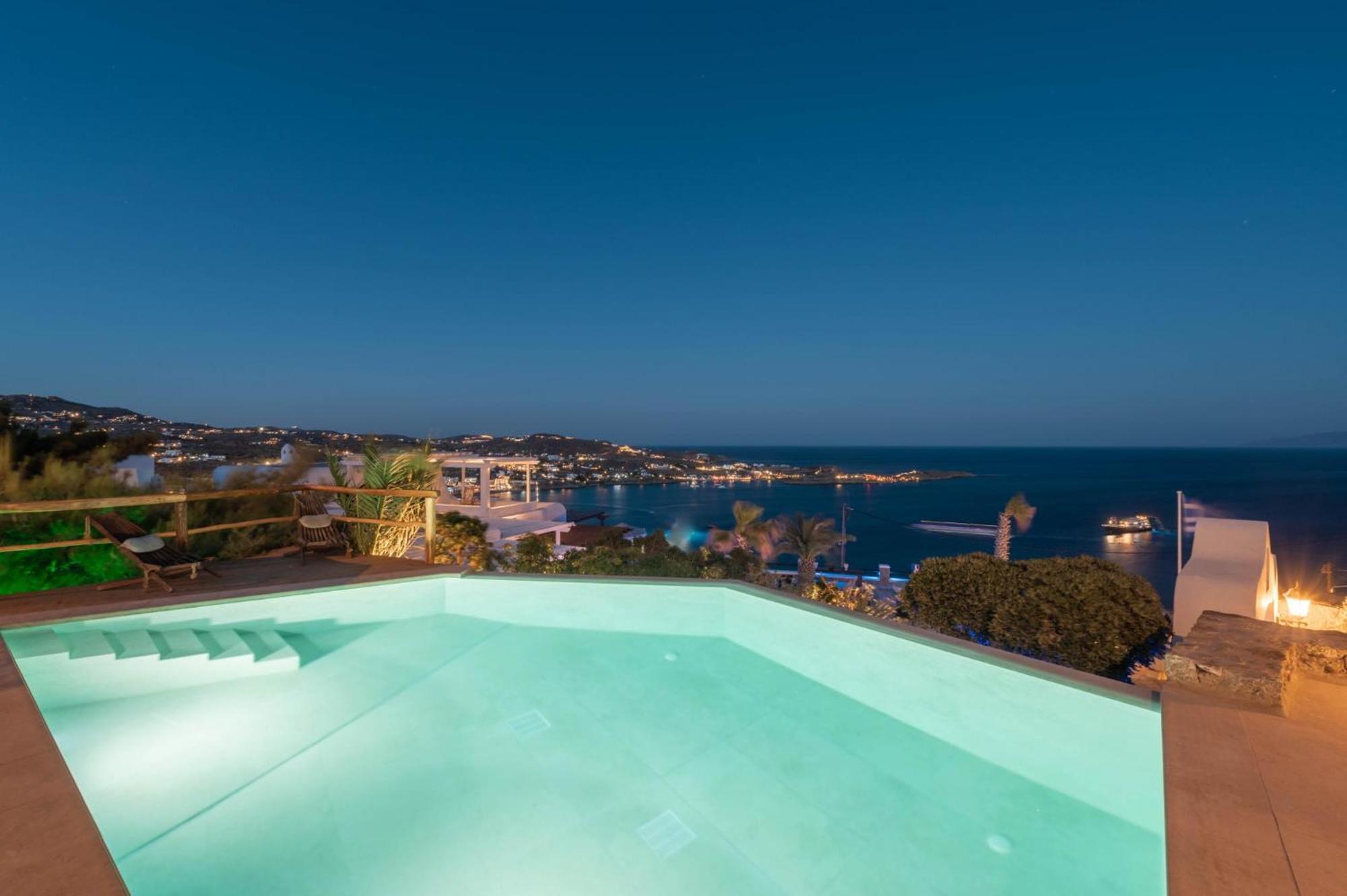 Nomade 4 Bd In Psarou Villa