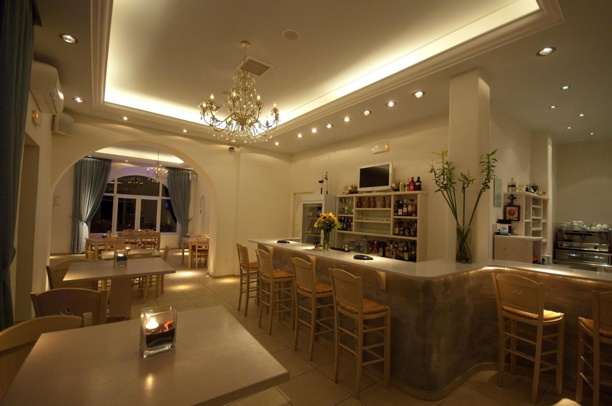 Aparthotel Makis Place 2*