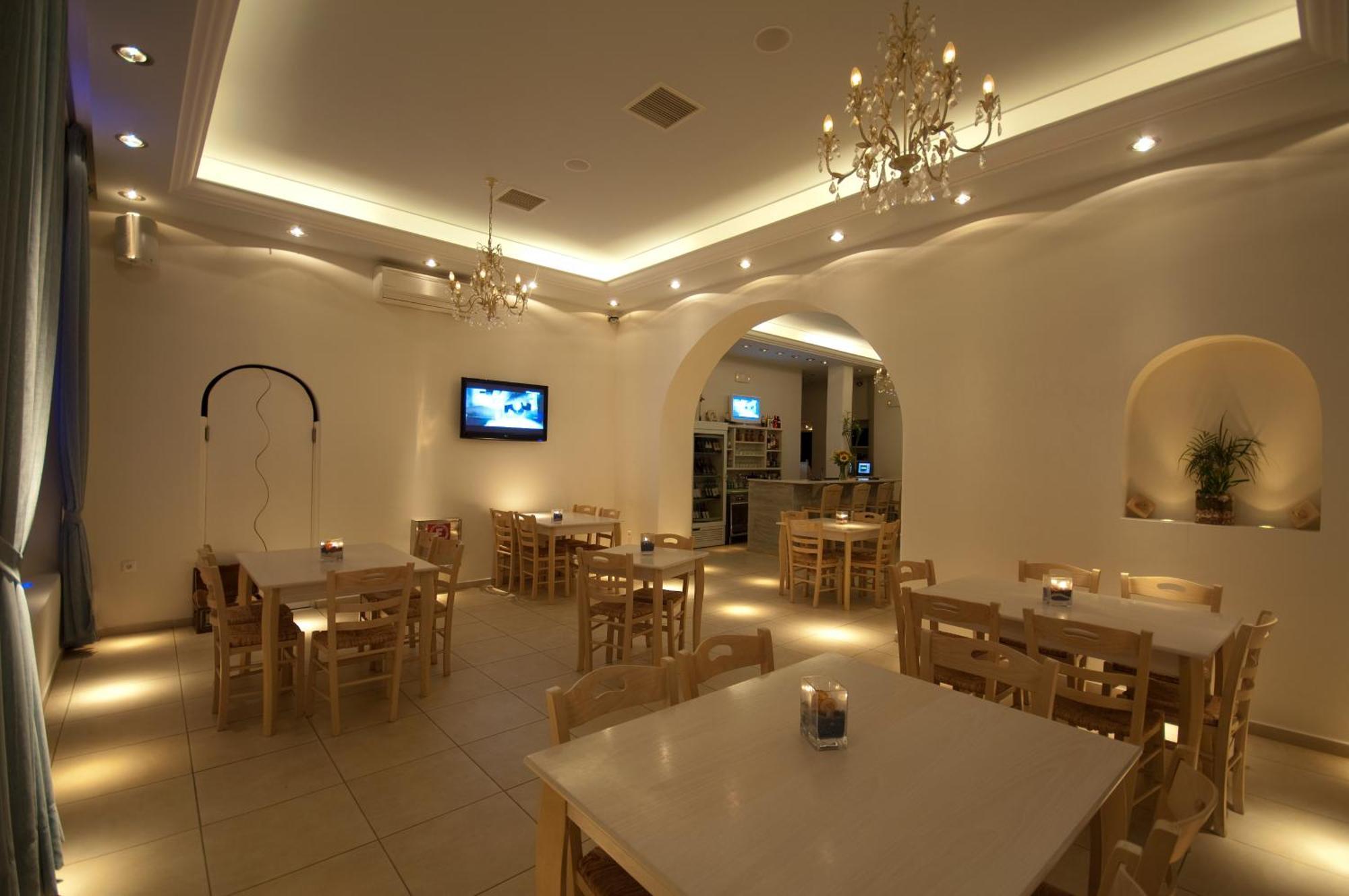 Aparthotel Makis Place 2*