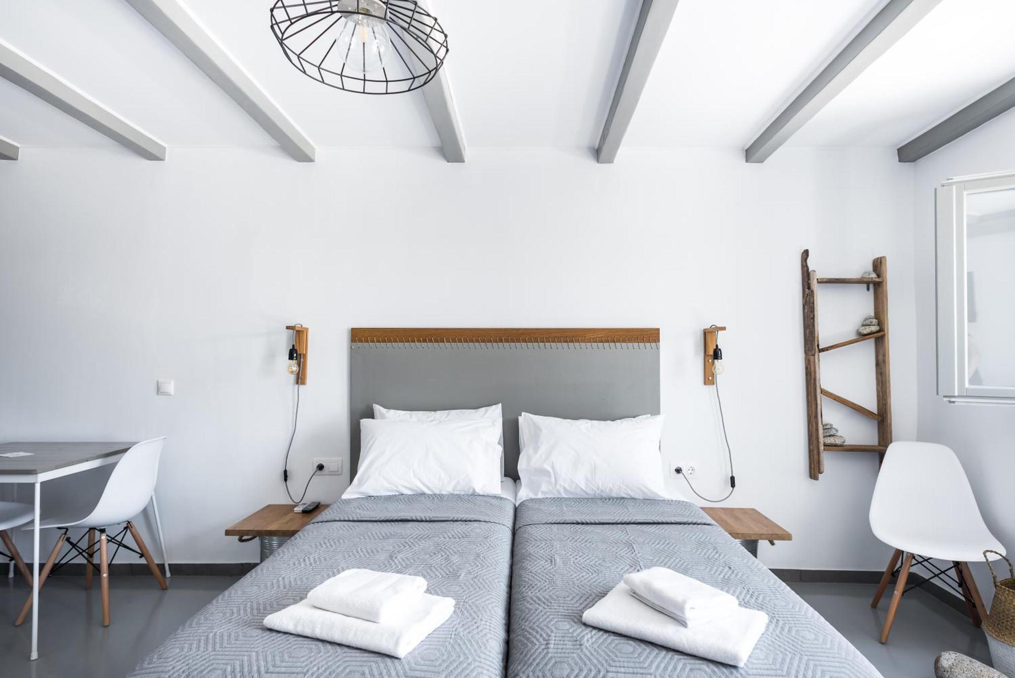 White And Grey Appartement *