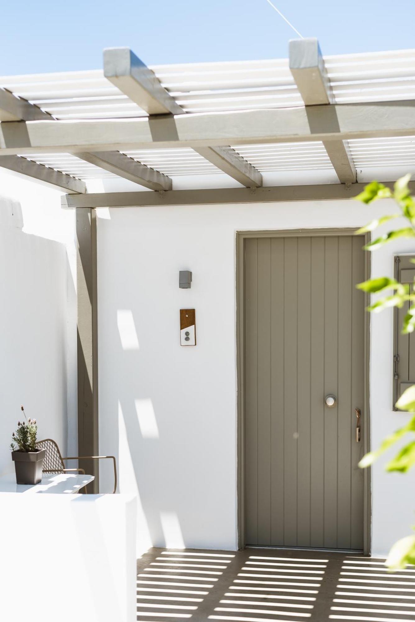 White And Grey Appartement