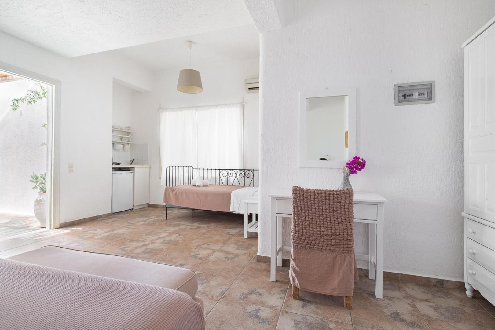 Fos Mykonos *