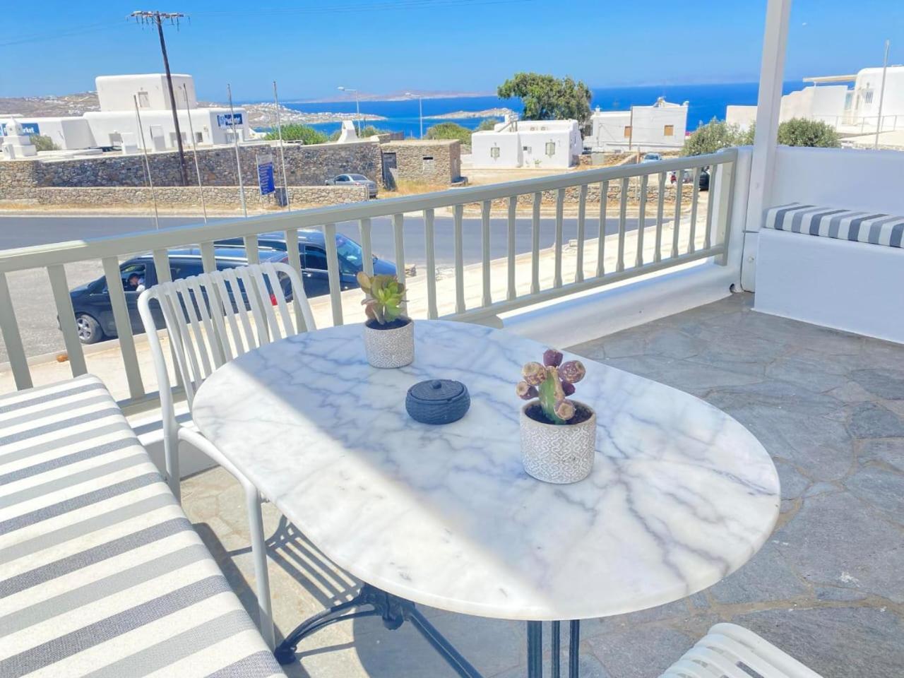 C Mykonos *