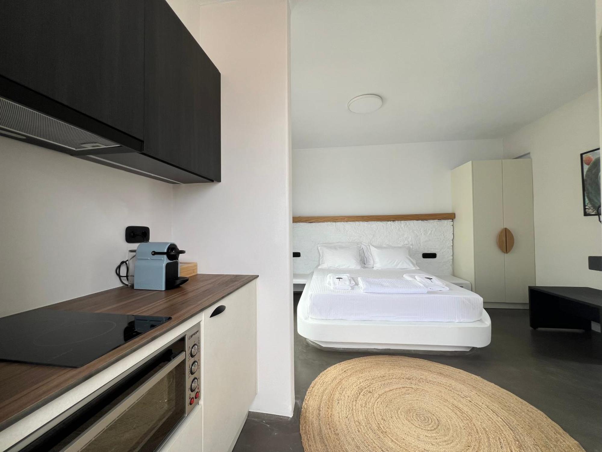 Thronos Apartment *
