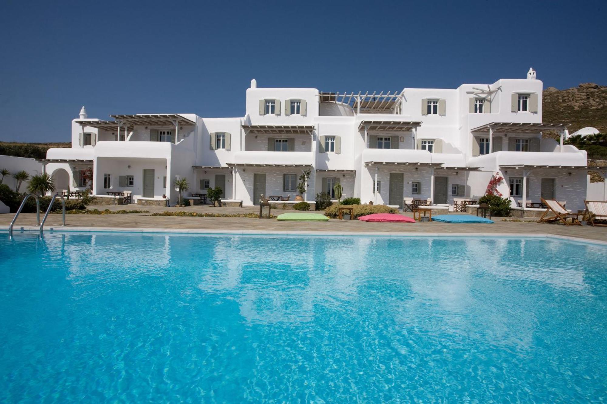 Yakinthos Aparthotel