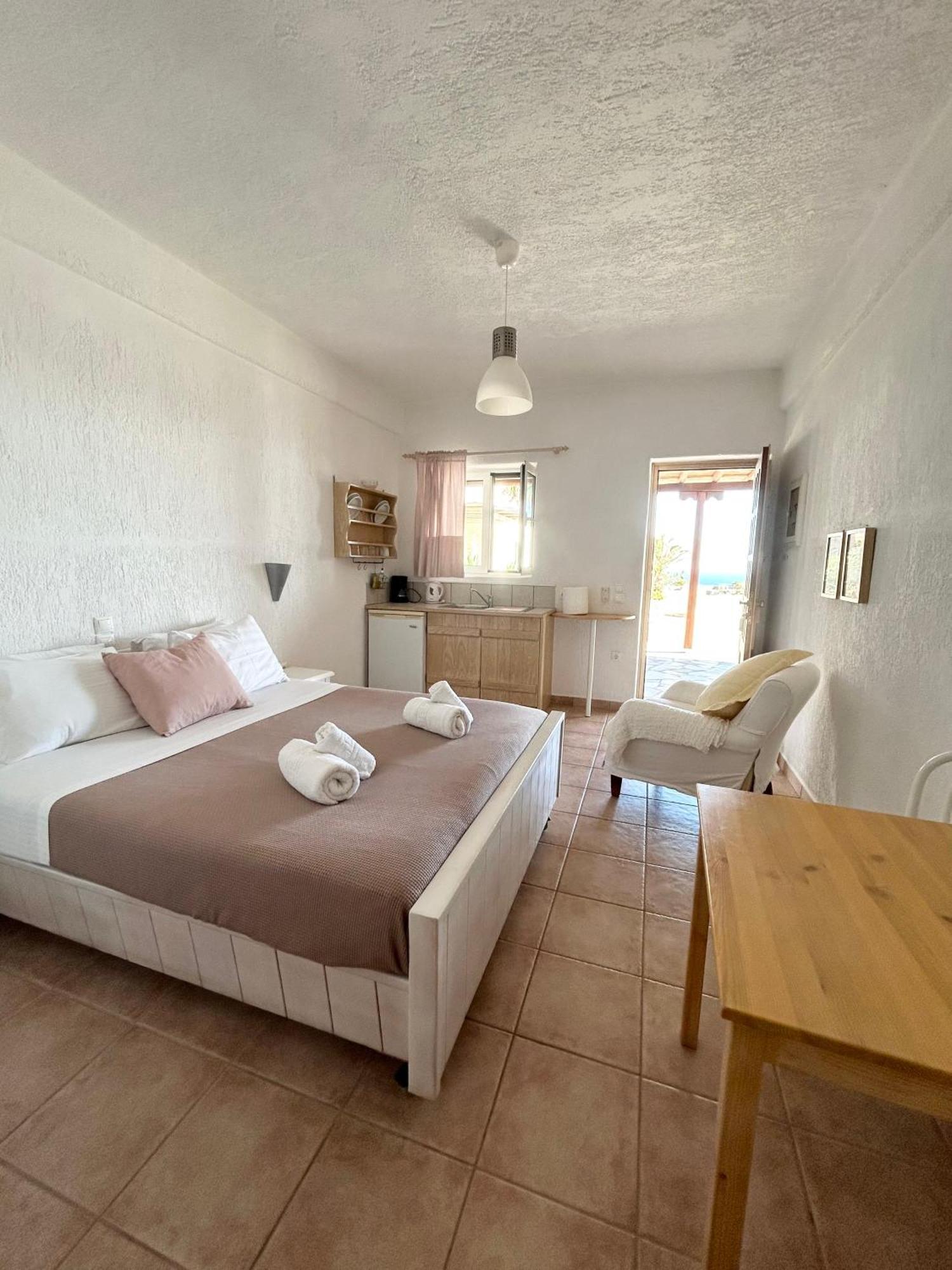 Fos Mykonos *