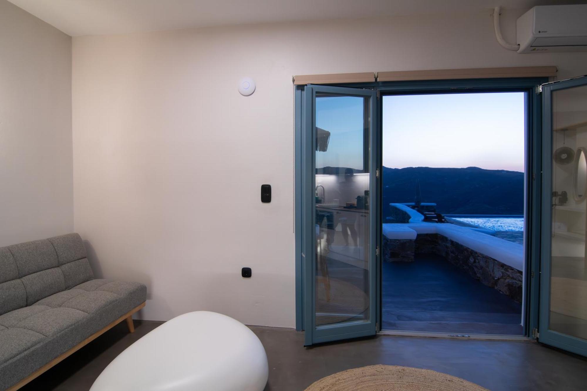 Thronos Apartment