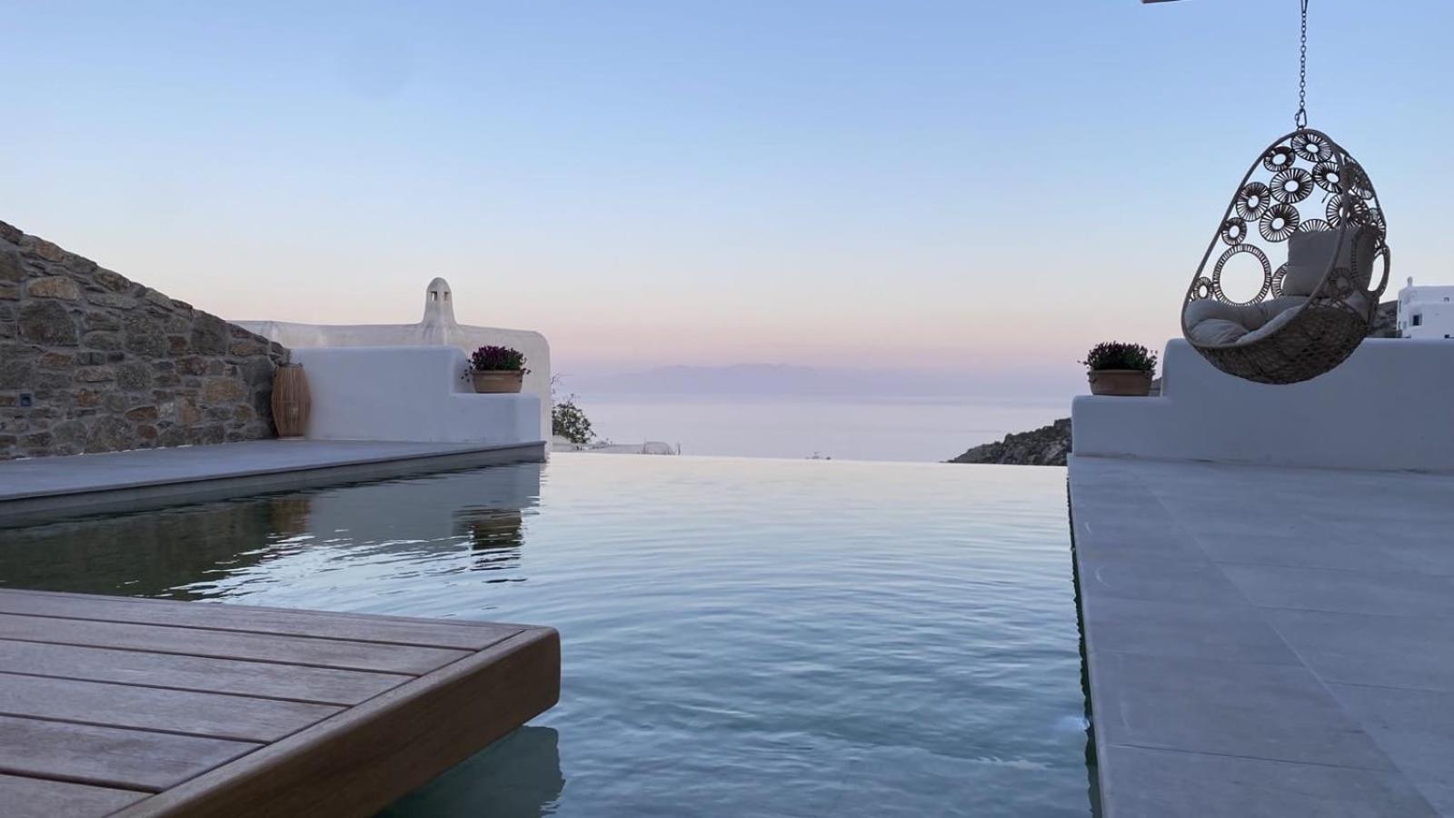 Villa Camelia 1 - Psarou View - Private Pool And Jacuzzi