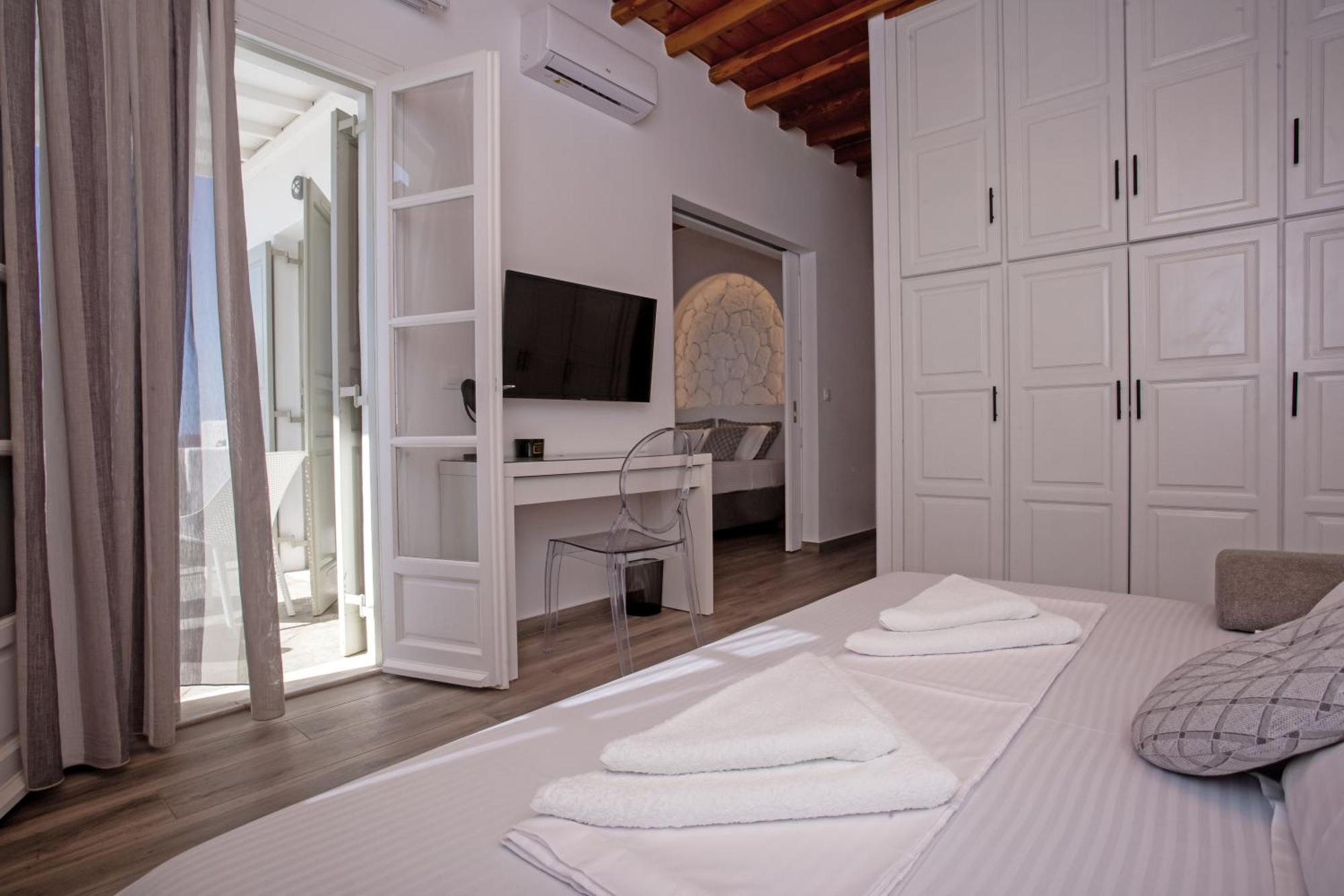 C Mykonos