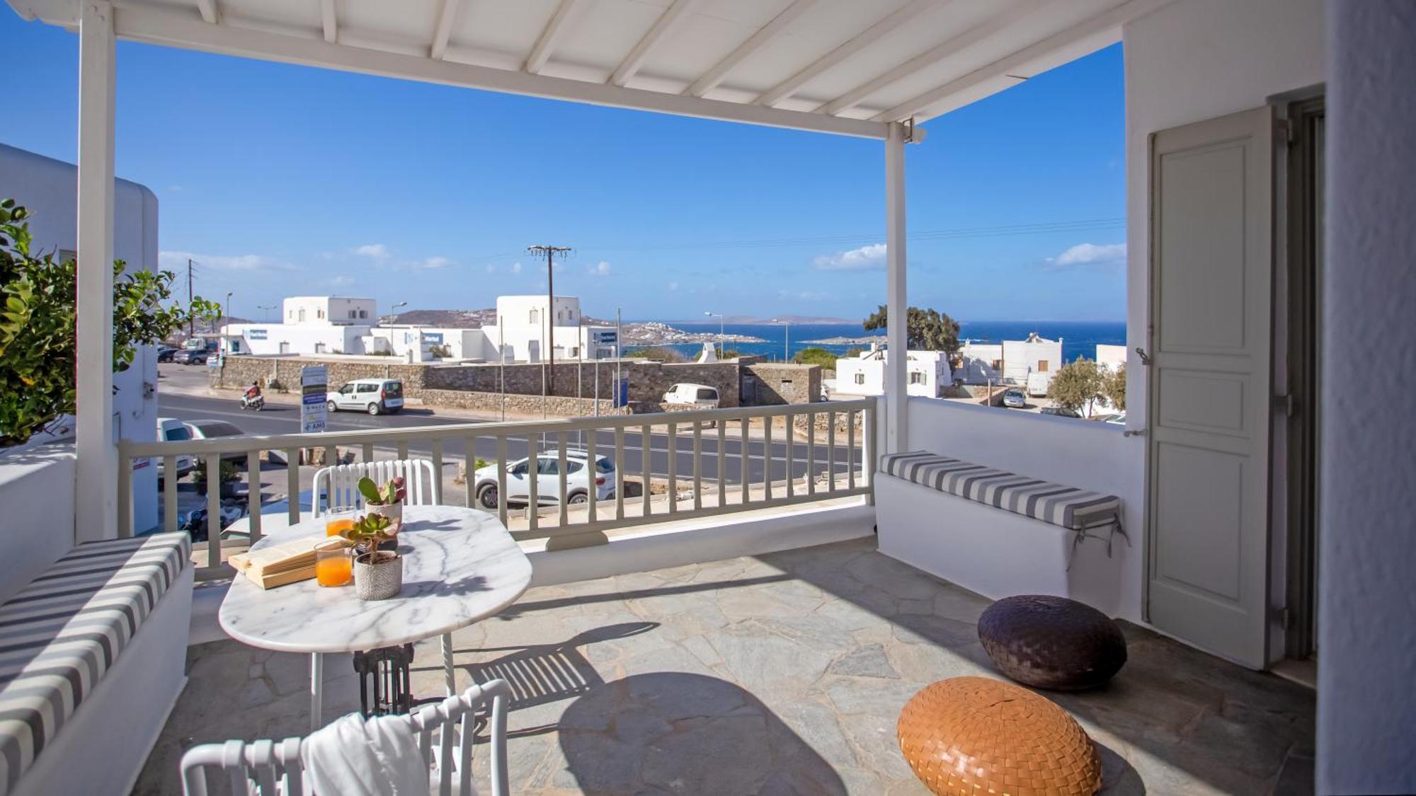 C Mykonos *