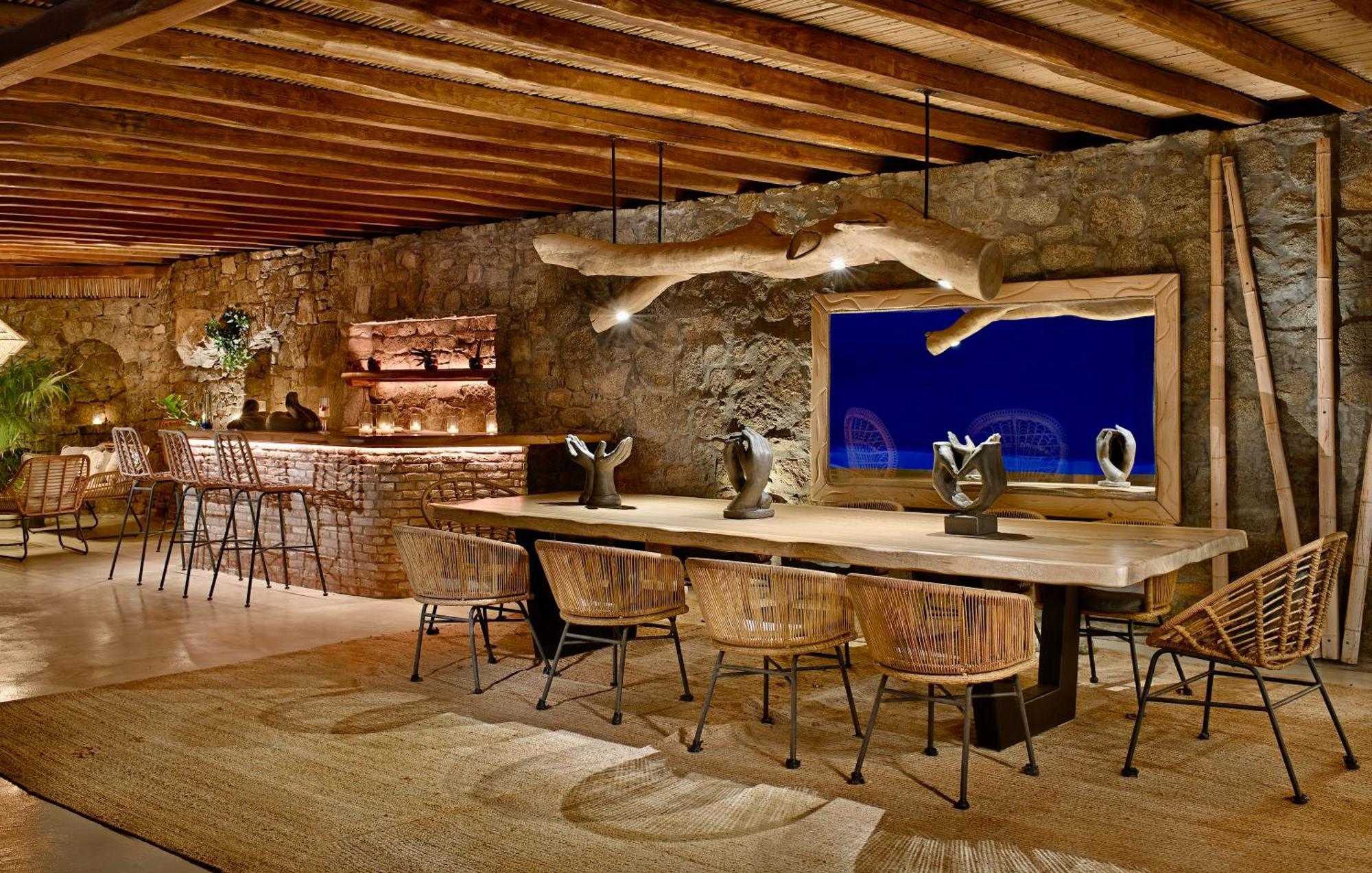 Lia Mykonos *