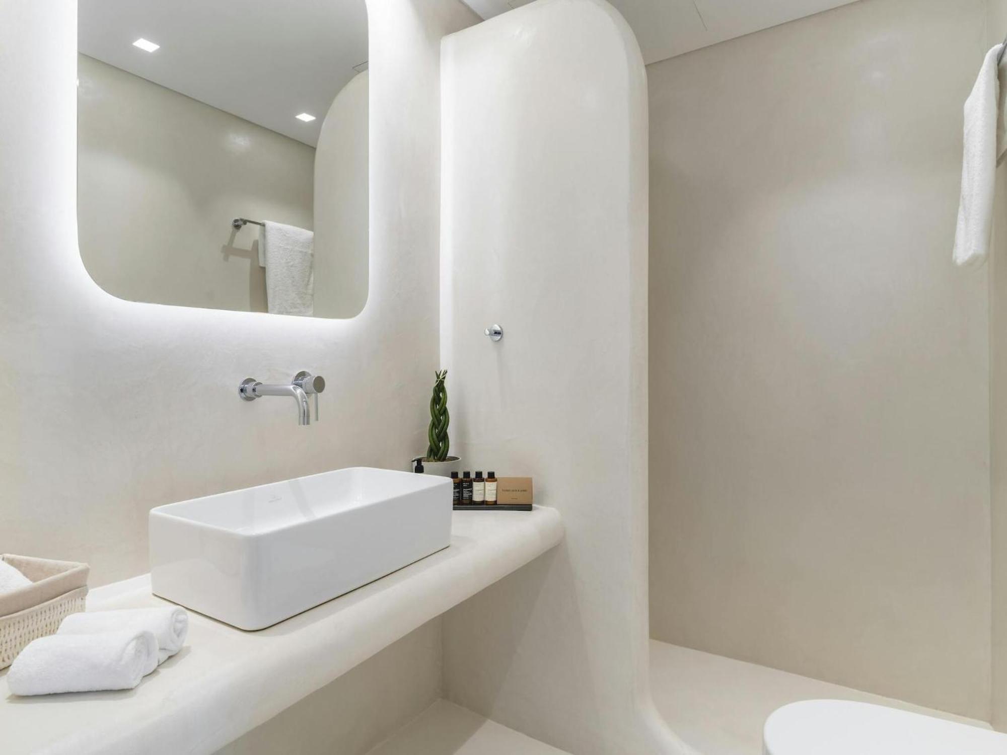 Pristine With Swimming Pool Holiday home *