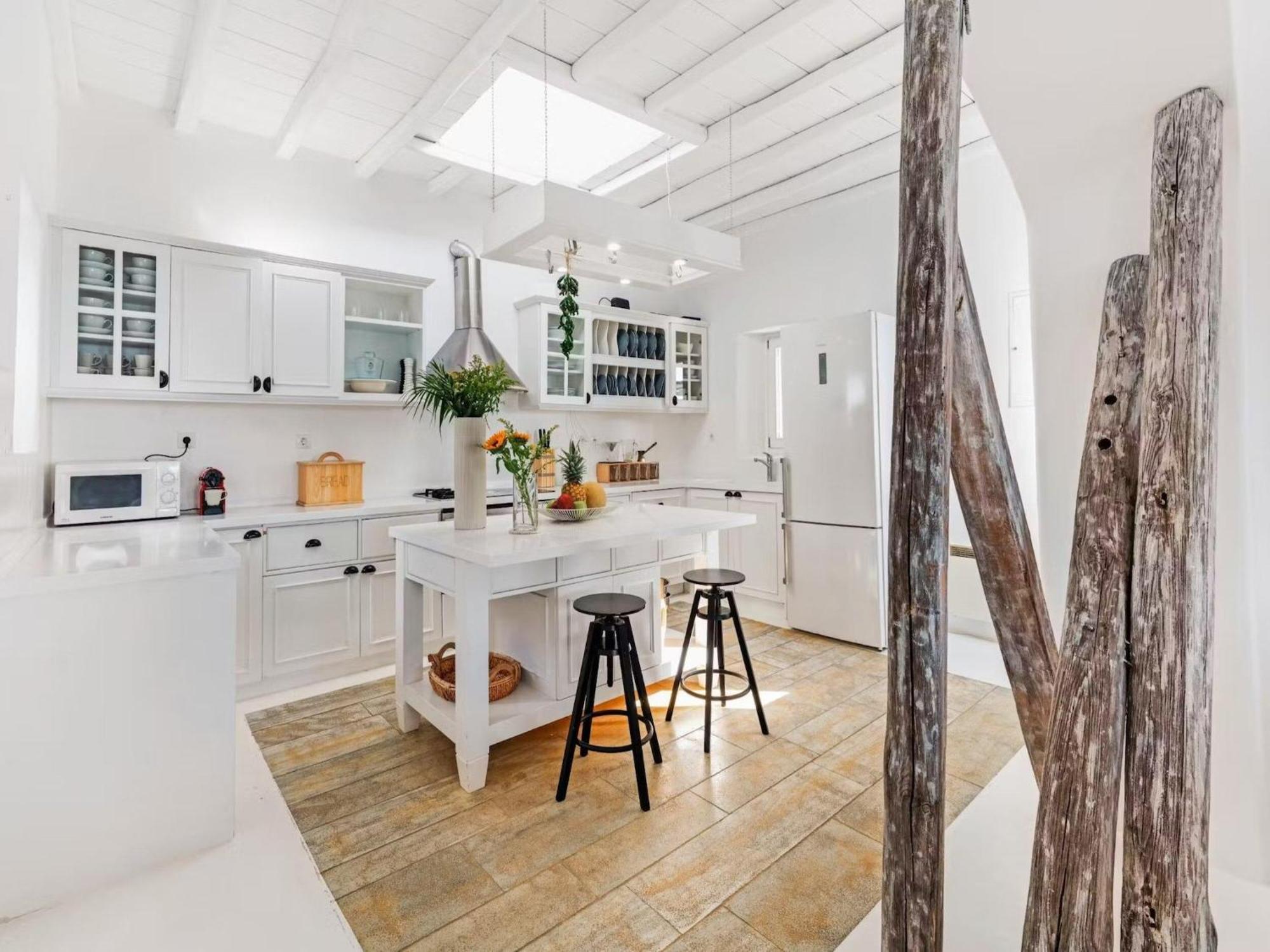 Villa Stunning Surrounded By Lush Greenery