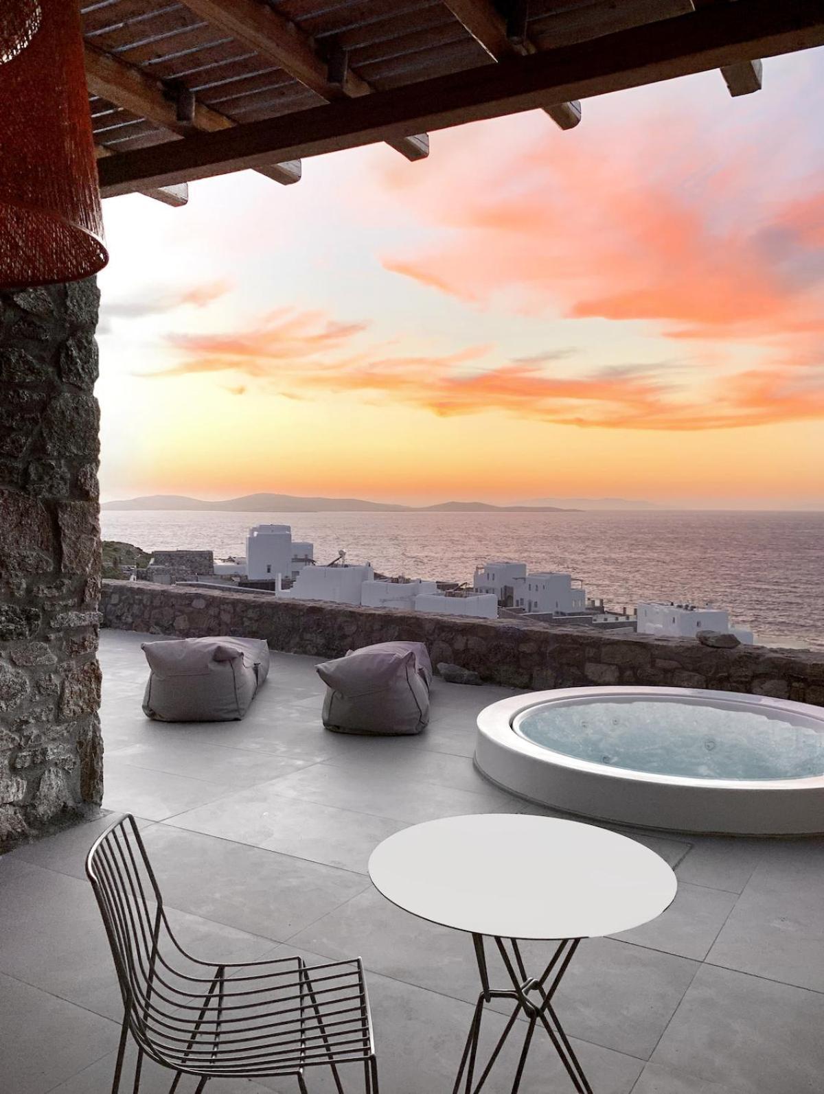 Mykonos Sunset With Jacuzzis Holiday home