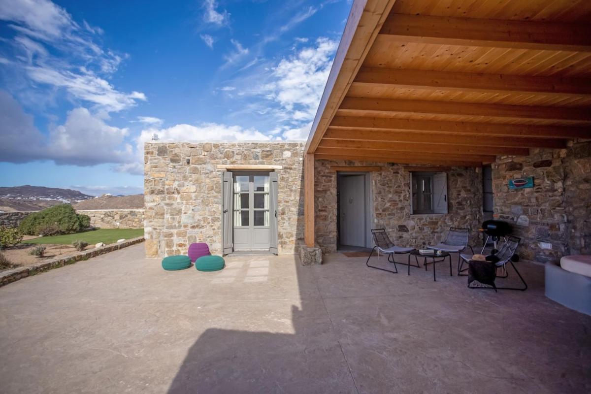 Private Sea View Yard Apartment *
